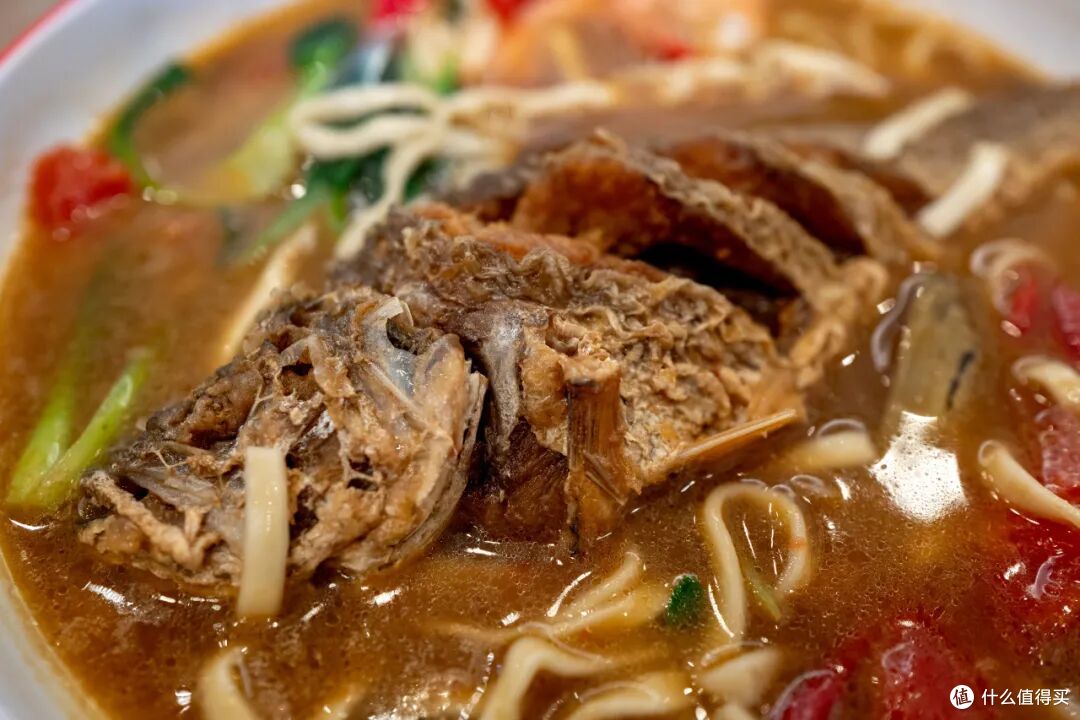 因为一条海上地铁开通成了顶流?不是的,这座小城已经好吃太久了