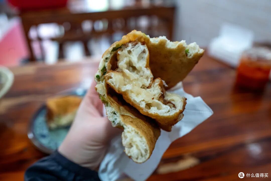 因为一条海上地铁开通成了顶流?不是的,这座小城已经好吃太久了
