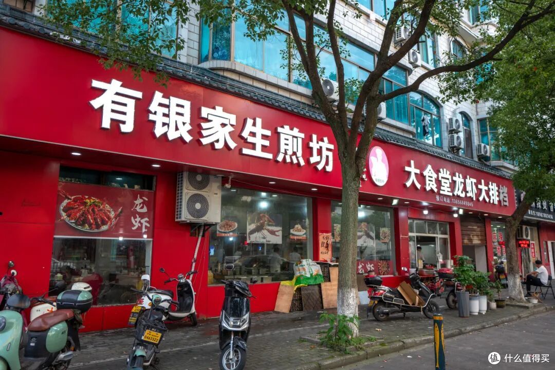 因为一条海上地铁开通成了顶流?不是的,这座小城已经好吃太久了
