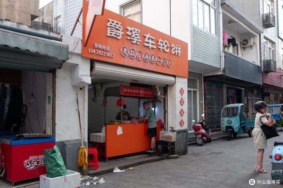因为一条海上地铁开通成了顶流?不是的,这座小城已经好吃太久了