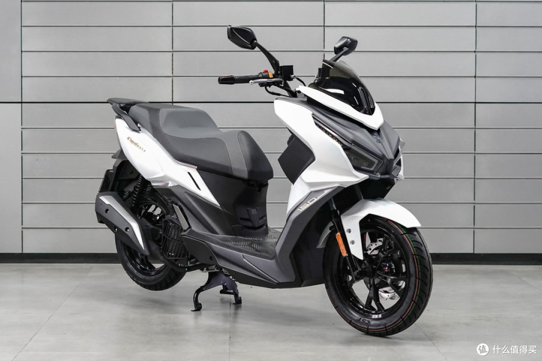 UY125、NS125GX、TVL350,8月摩托榜单解读!新车内卷,老牌坚挺