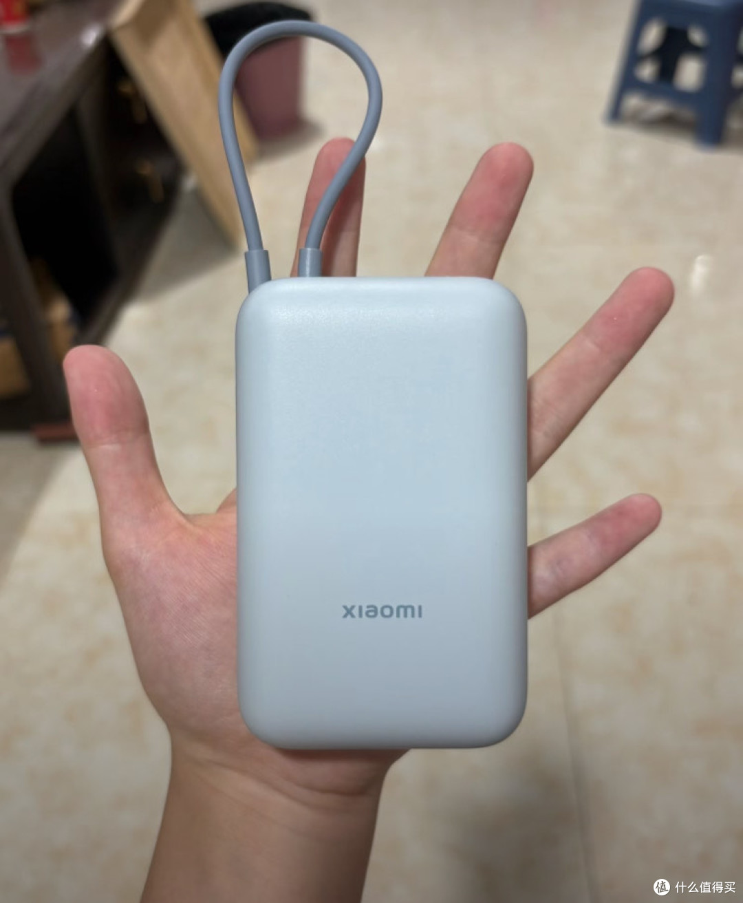 出门游玩不怕没电|小米便携自带线充电宝