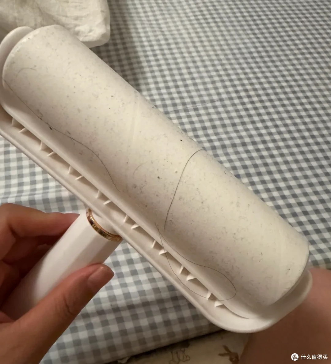 家里这种纤维灰尘哪来的?