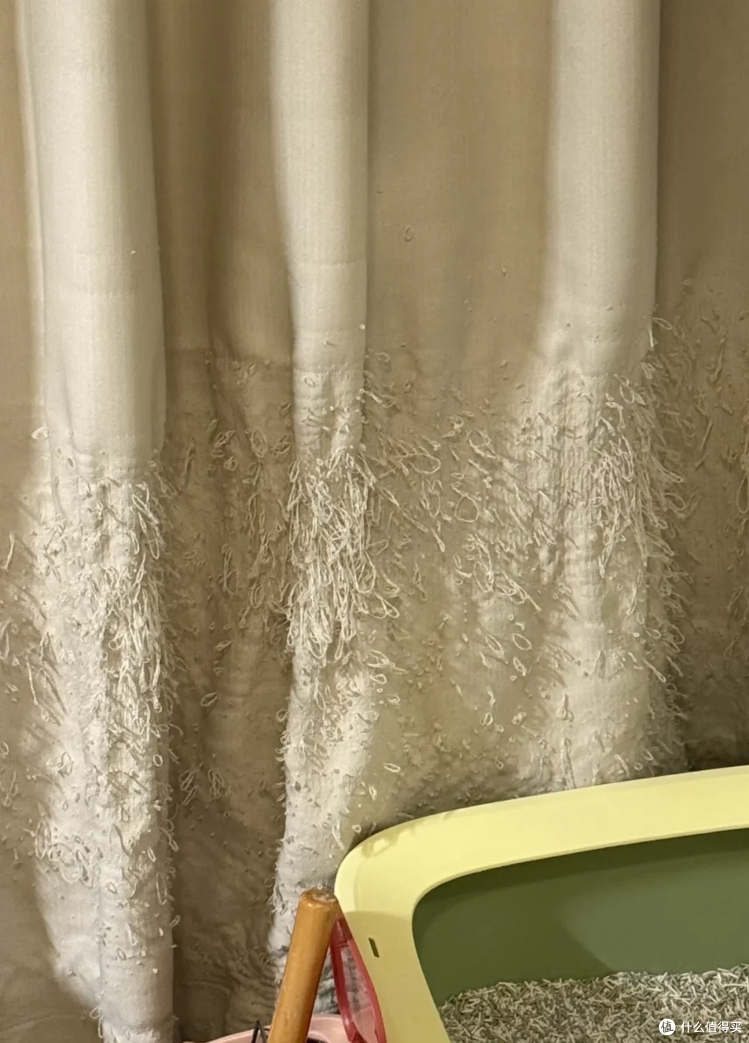 家里这种纤维灰尘哪来的?
