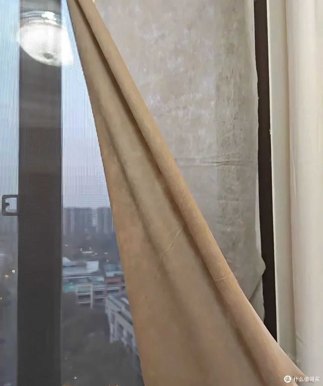 家里这种纤维灰尘哪来的?