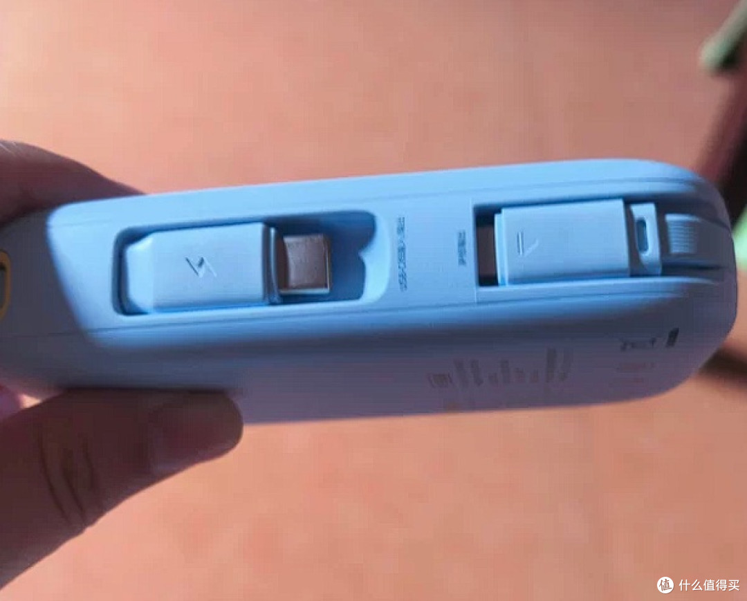 多设备同时充,倍思大容量宝解决出行痛点
