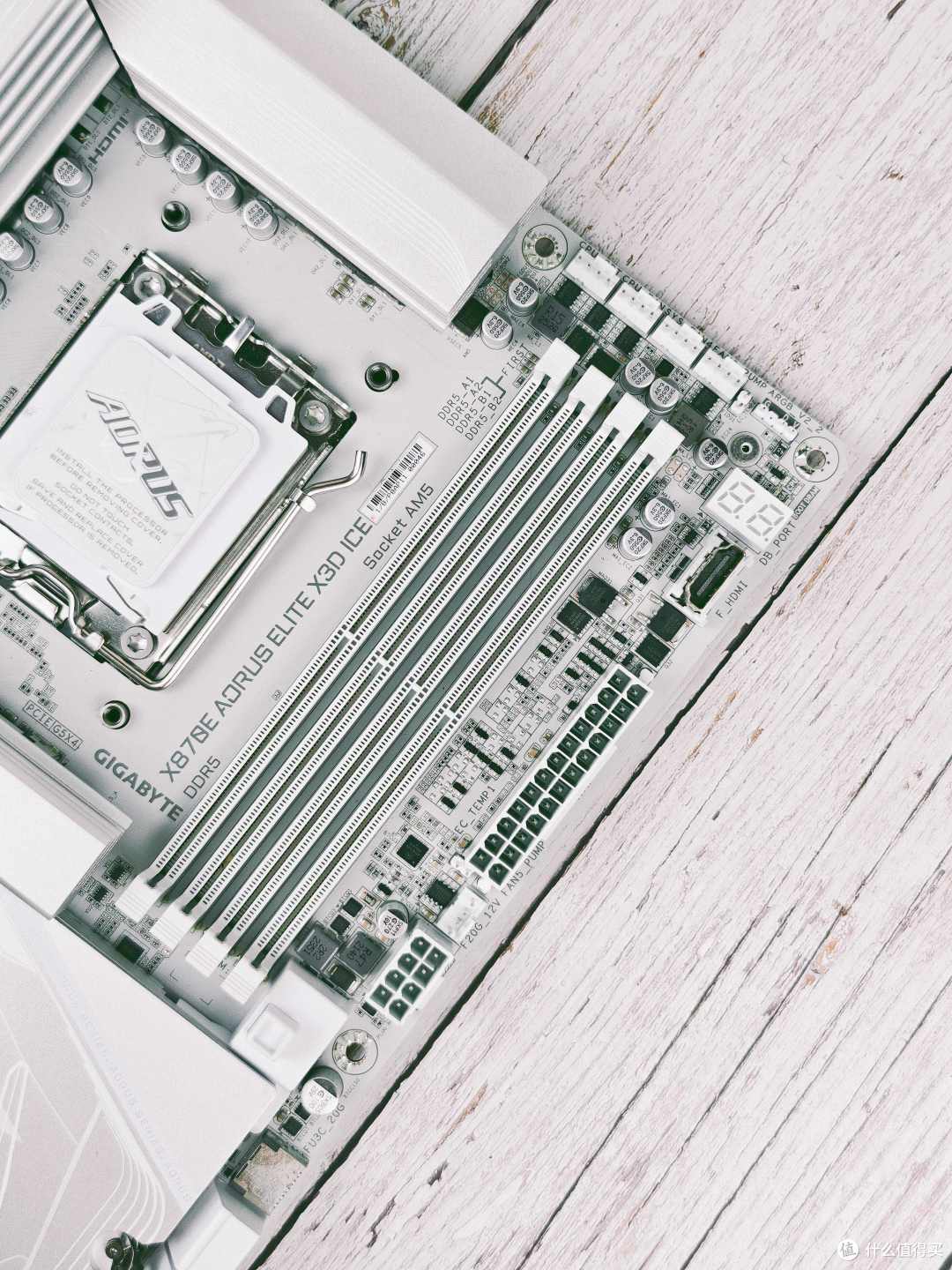 体验真正的满血X3D,技嘉X870E X3D冰雕主板带你飞
