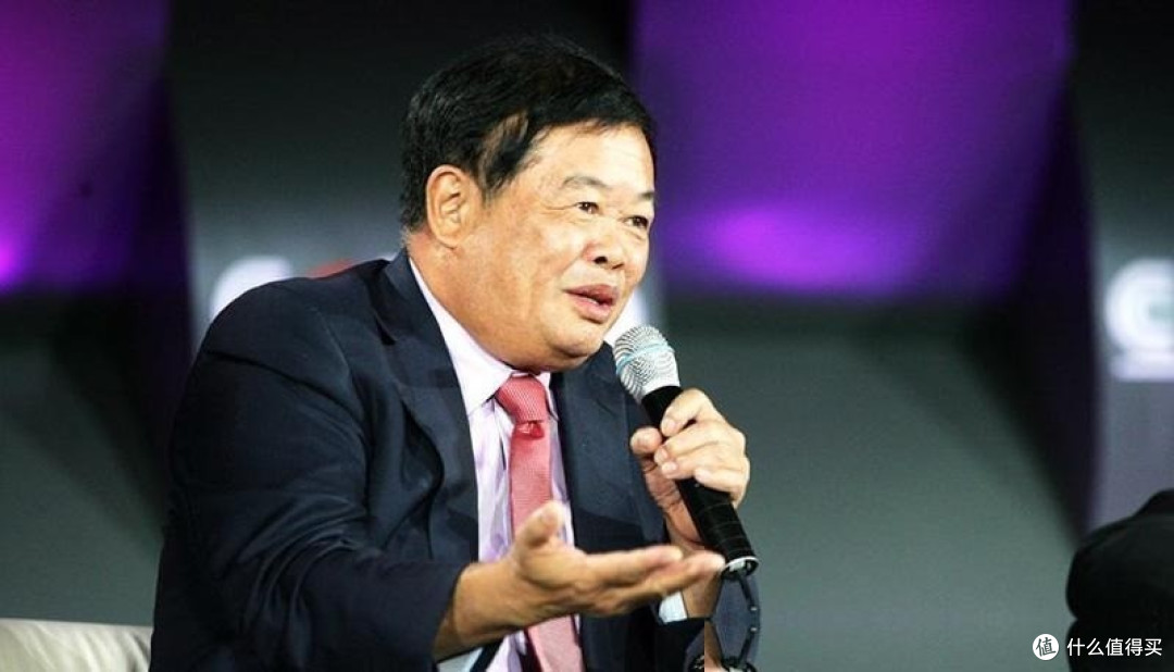 曹德旺的豪宅堆满茅台酒,占地6000平,为何3个子女无人愿住?