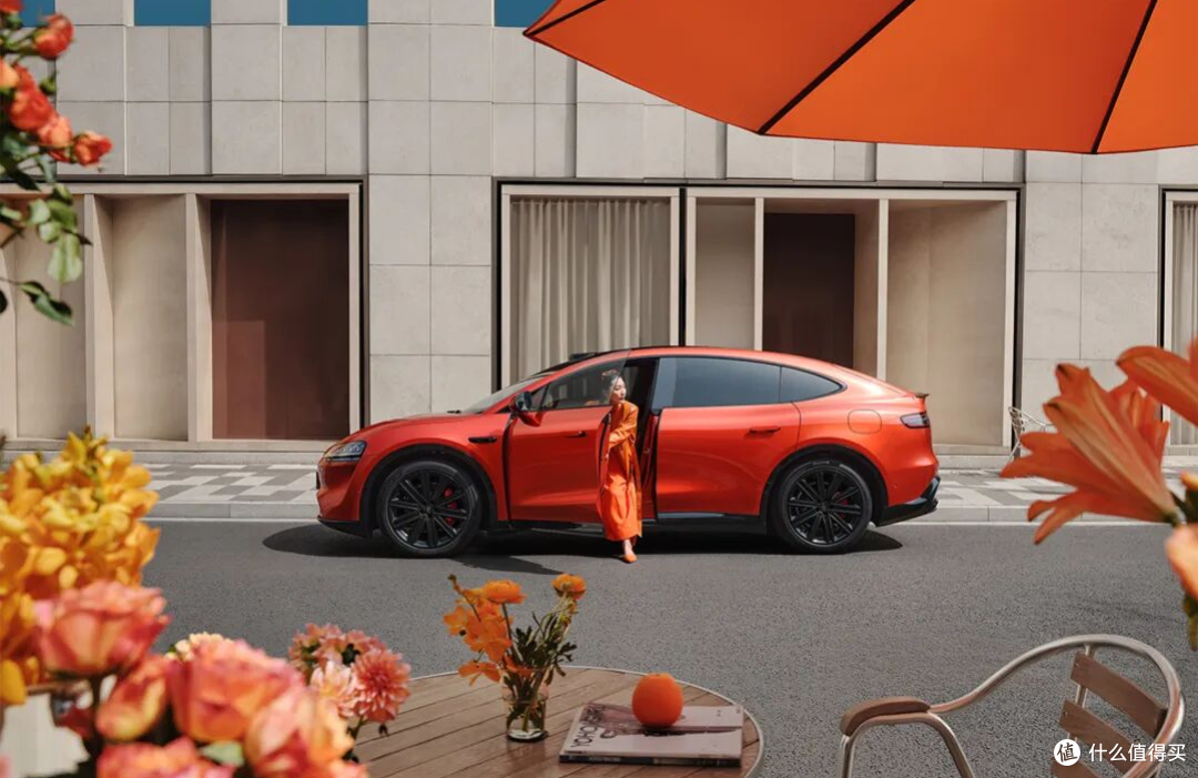 月销从 1.6 万跌到 772 台,23.98 万的新款智界 R7 能翻身吗?