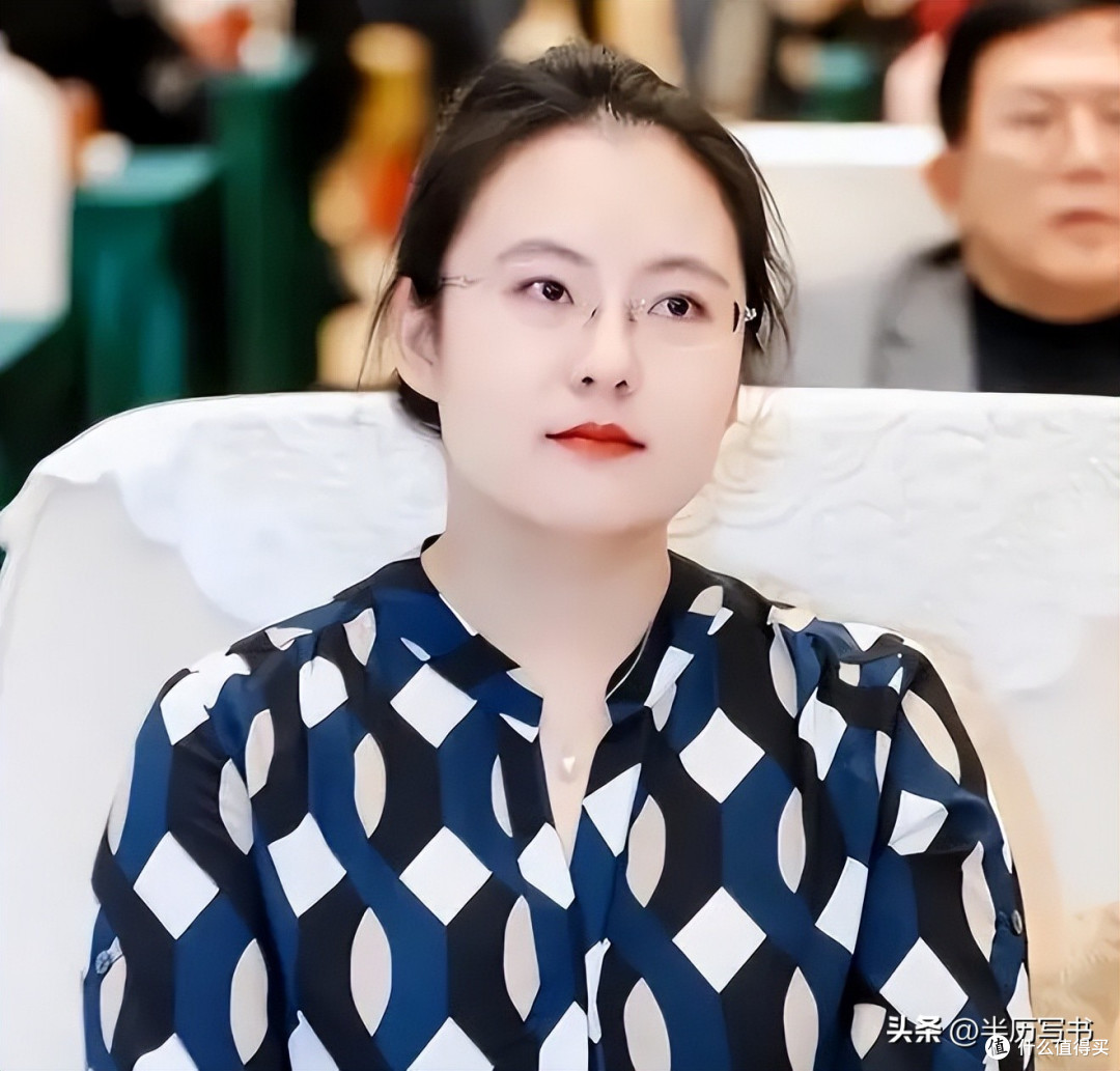 蔡磊再一次证明:娶妻娶贤,即使你生病躺在床上,她也会不离不弃