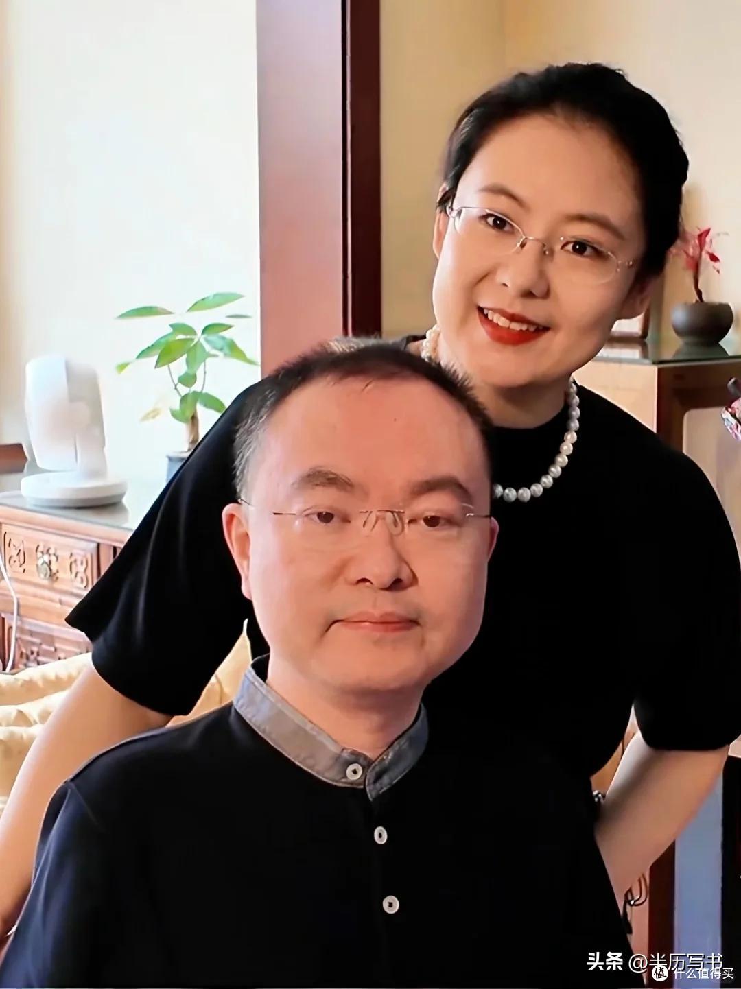 蔡磊再一次证明:娶妻娶贤,即使你生病躺在床上,她也会不离不弃