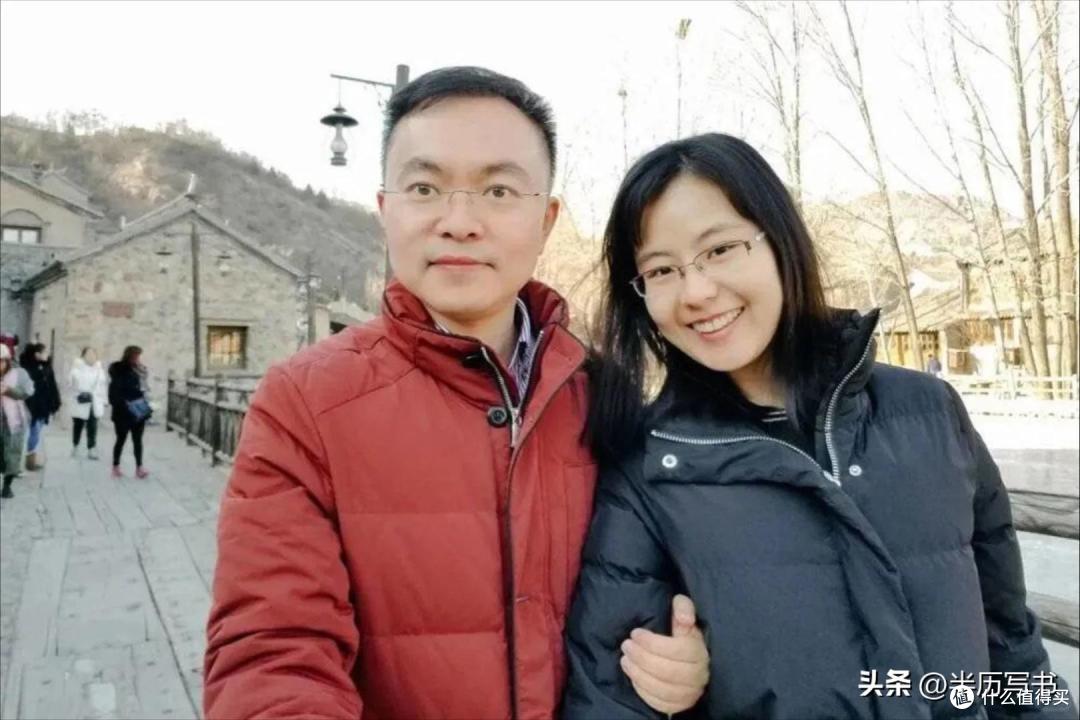 蔡磊再一次证明:娶妻娶贤,即使你生病躺在床上,她也会不离不弃