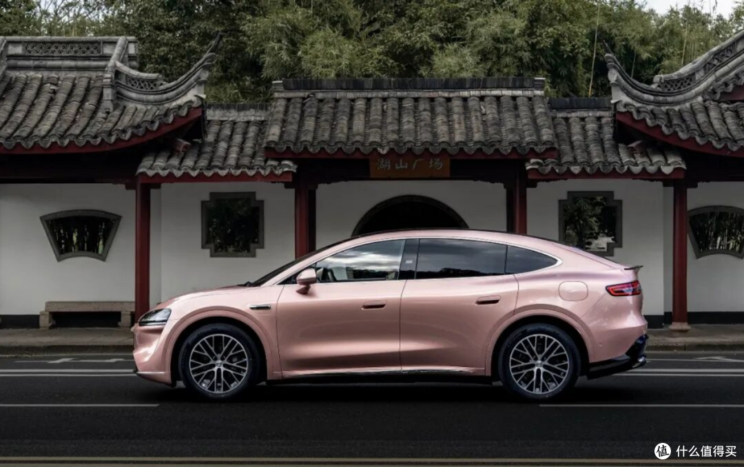月销从 1.6 万跌到 772 台,23.98 万的新款智界 R7 能翻身吗?