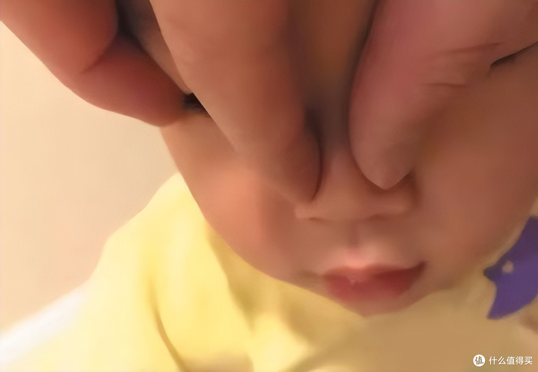 高鼻梁爸妈为啥生出塌鼻子宝宝？宝宝鼻子什么时候定型？