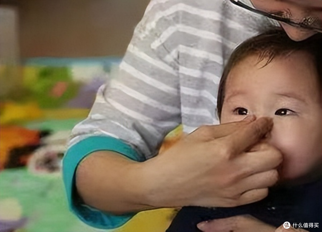 高鼻梁爸妈为啥生出塌鼻子宝宝？宝宝鼻子什么时候定型？