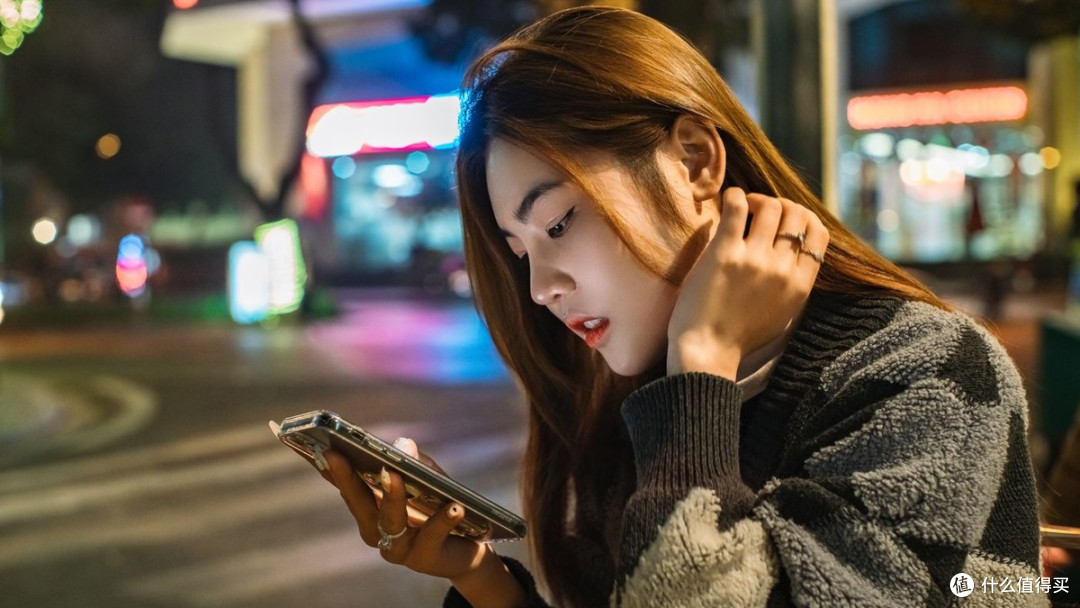 深夜还亮着的屏幕，是这整件事的起点