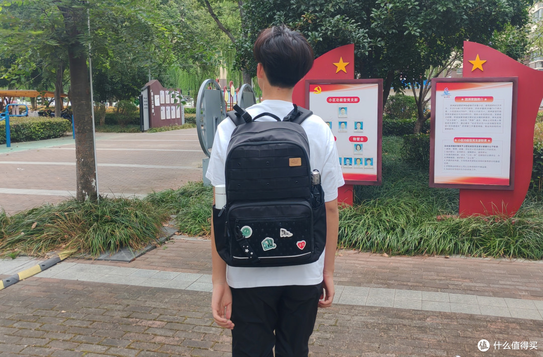 初中生书包怎么选？GMT for Kids护脊书包，减负大容量很实用