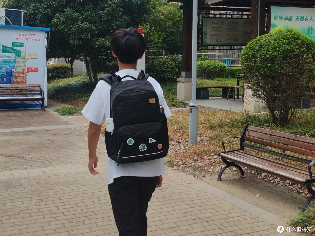 初中生书包怎么选？GMT for Kids护脊书包，减负大容量很实用