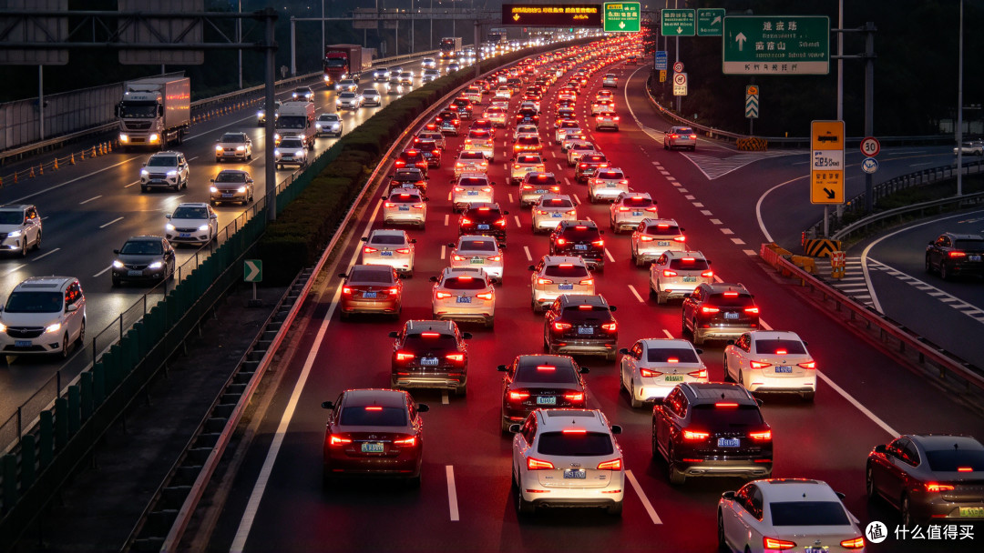 国庆首日实况:凌晨4点出发也没躲过堵车!你现在堵在哪?评论区报坐标