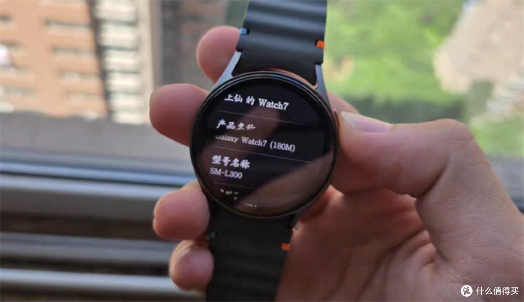 五百多的全智能圆形智能手表，3纳米5核心处理器，开放系统随意安装APP，支持测心电图、体脂率