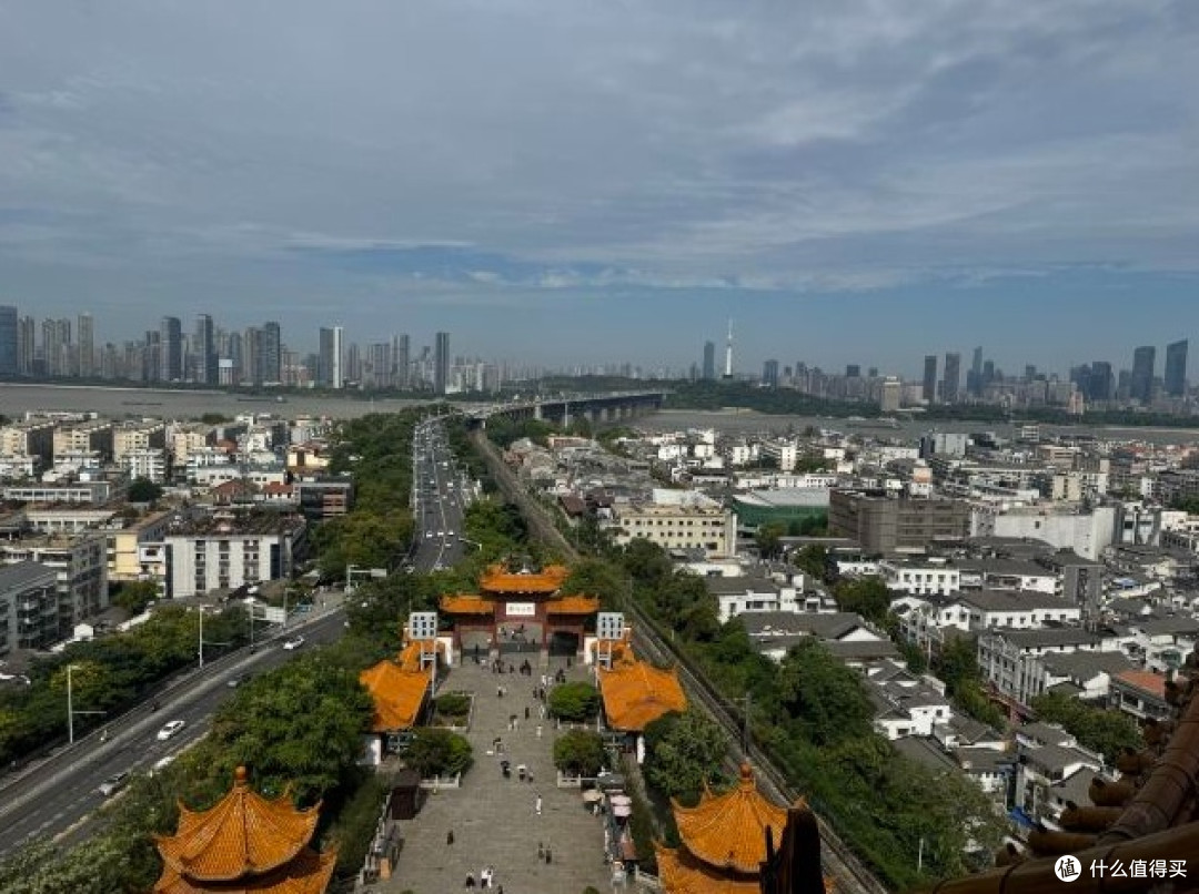 国庆第一天武汉雨水不断,幸好提前登了黄鹤楼