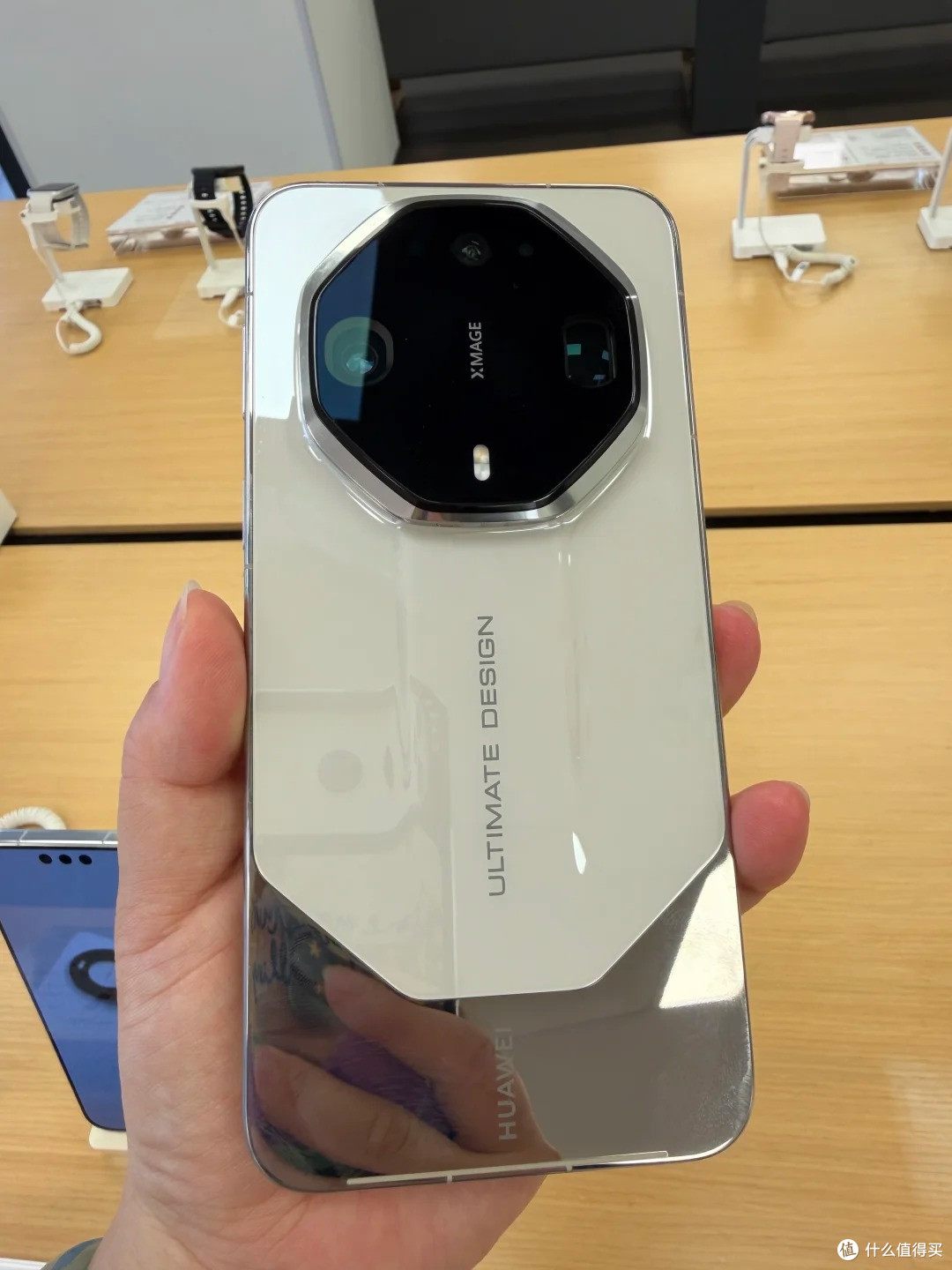 5999元!华为Mate 90系列发布,麒麟韬定律处理器加持