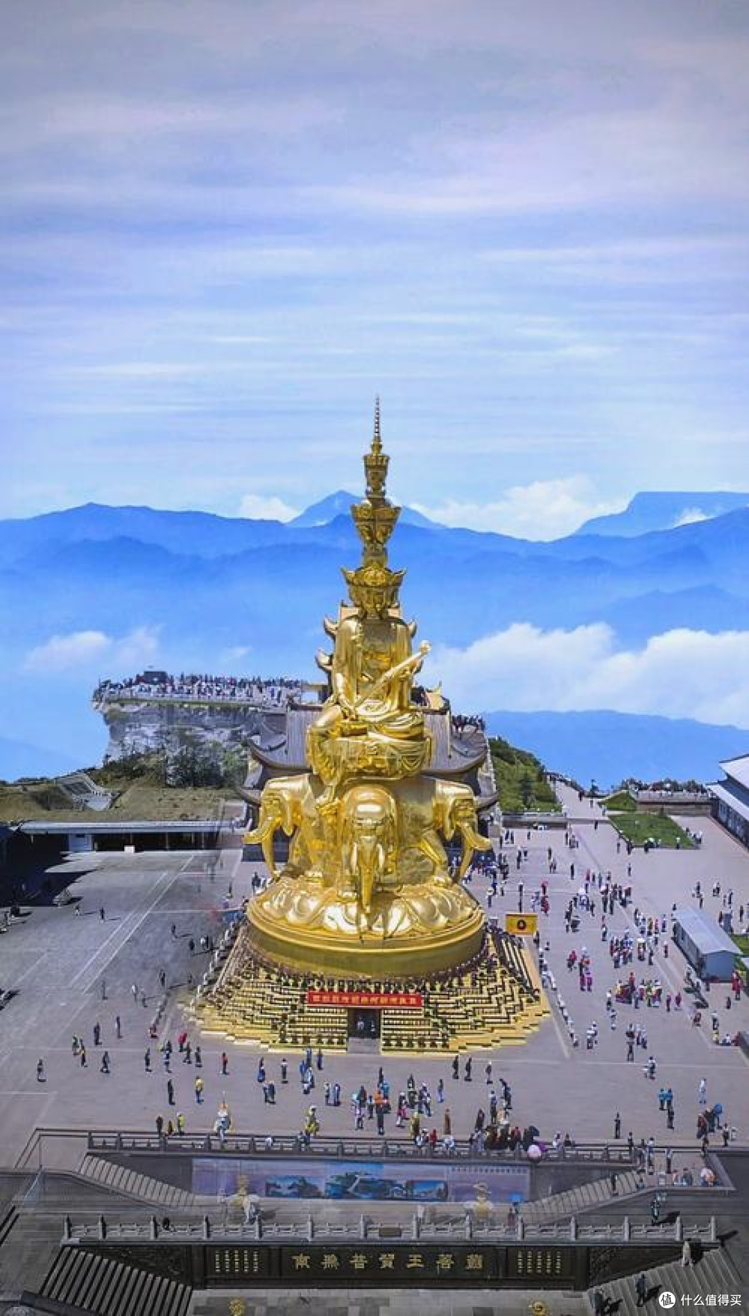 双节登峨眉金顶观云海禅意