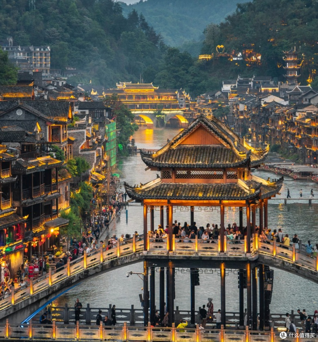 国庆奔赴凤凰古城|在沱江边,找回久违的松弛感🍃