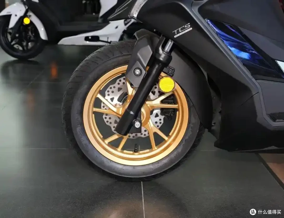 差价一万五怎么选？光阳赛艇S350直面本田ADV350的市场博弈