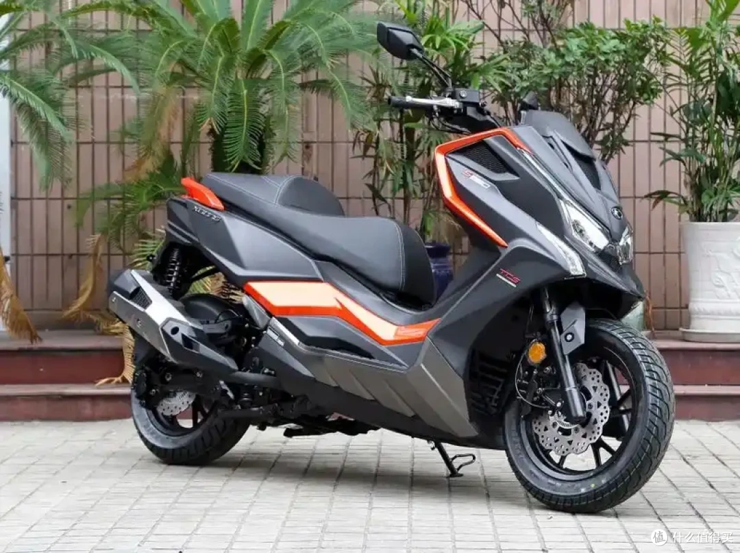 差价一万五怎么选？光阳赛艇S350直面本田ADV350的市场博弈