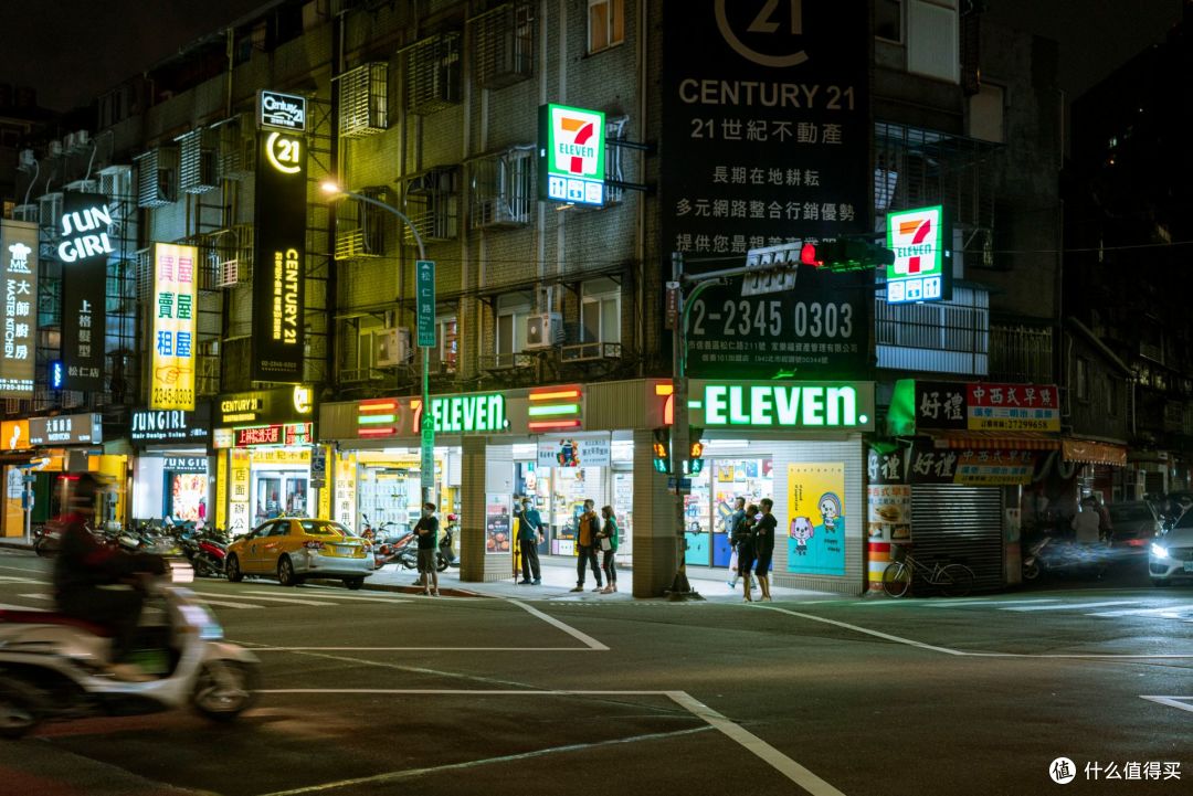 奶茶店“叛变”?早卖咖啡晚卖啤酒,抢便利店的饭碗想干啥?