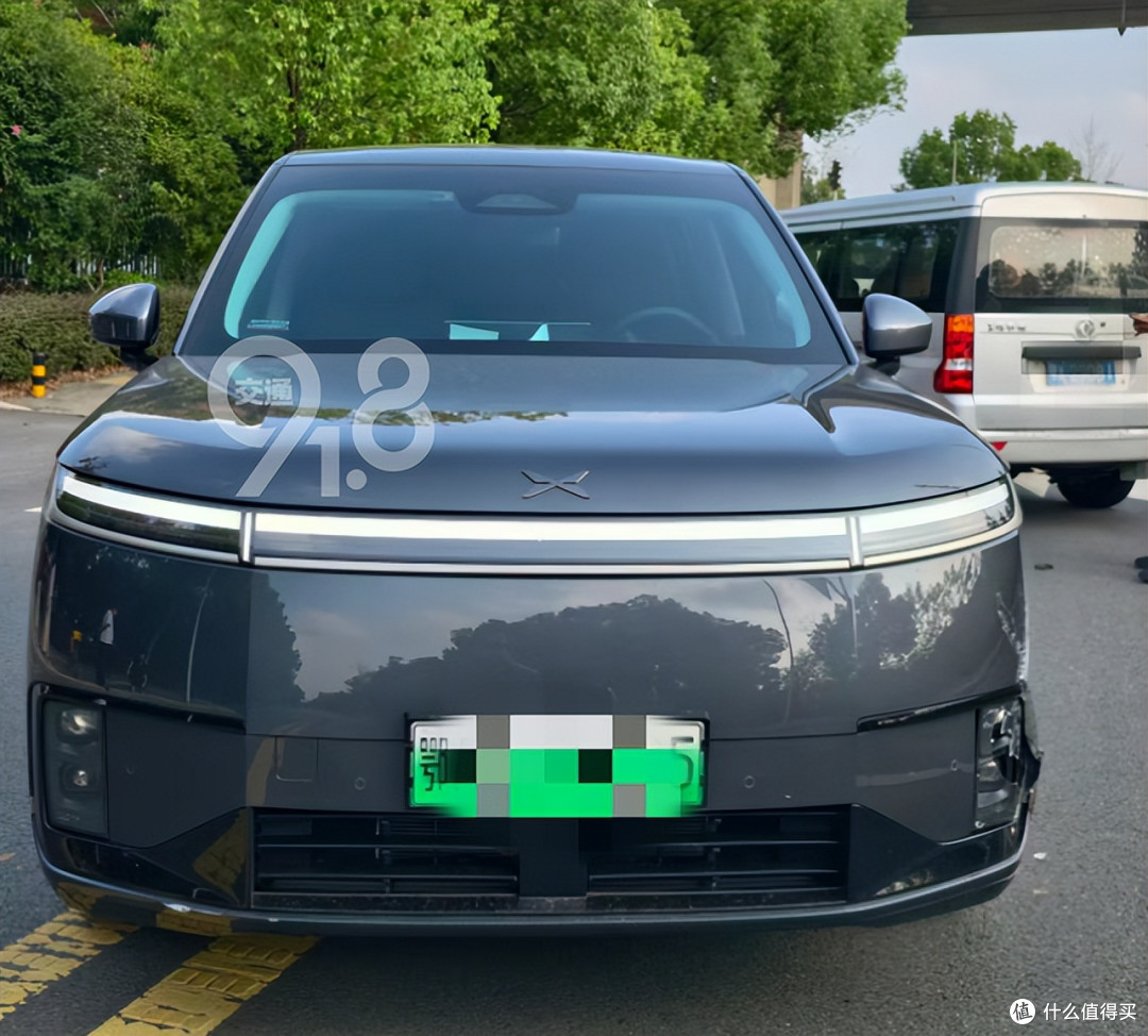 小鹏GX新车开NGP模式 突然“失控一样”猛打方向撞到对向车道车辆