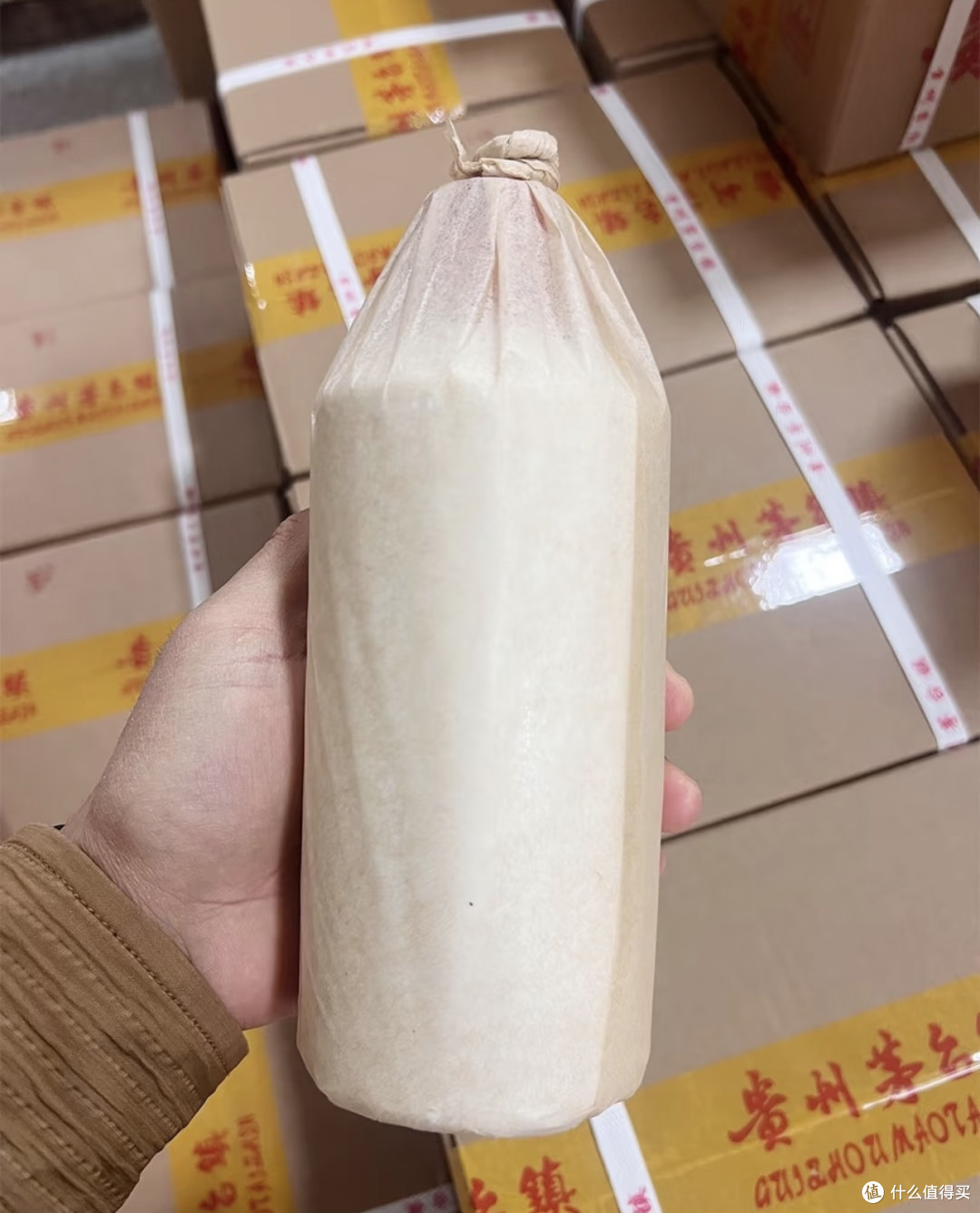 饭局上总有人吹嘘光瓶"茅台镇定制酒"，我把这里面的门道给你扒透