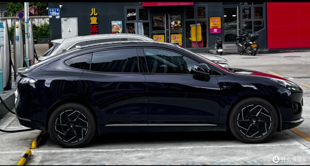 纯电825km的C级SUV!广汽宣布降价3万