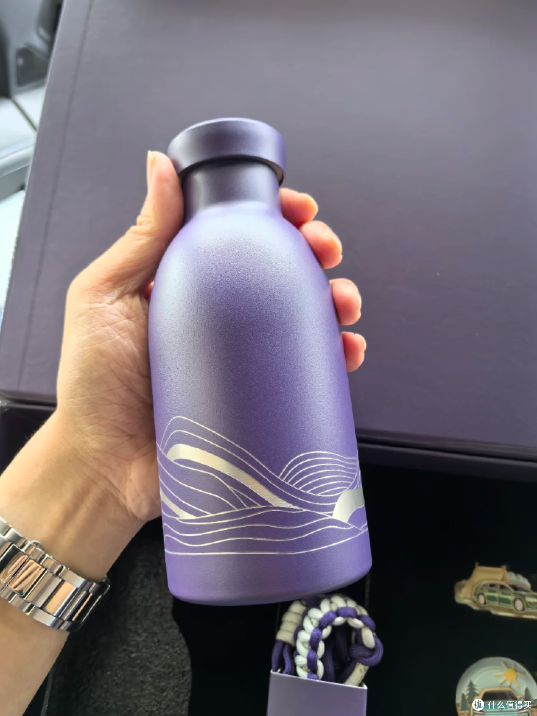 鸿蒙智行中秋礼盒二手鱼大甩卖,保温杯+一堆配件,60块划算吗?