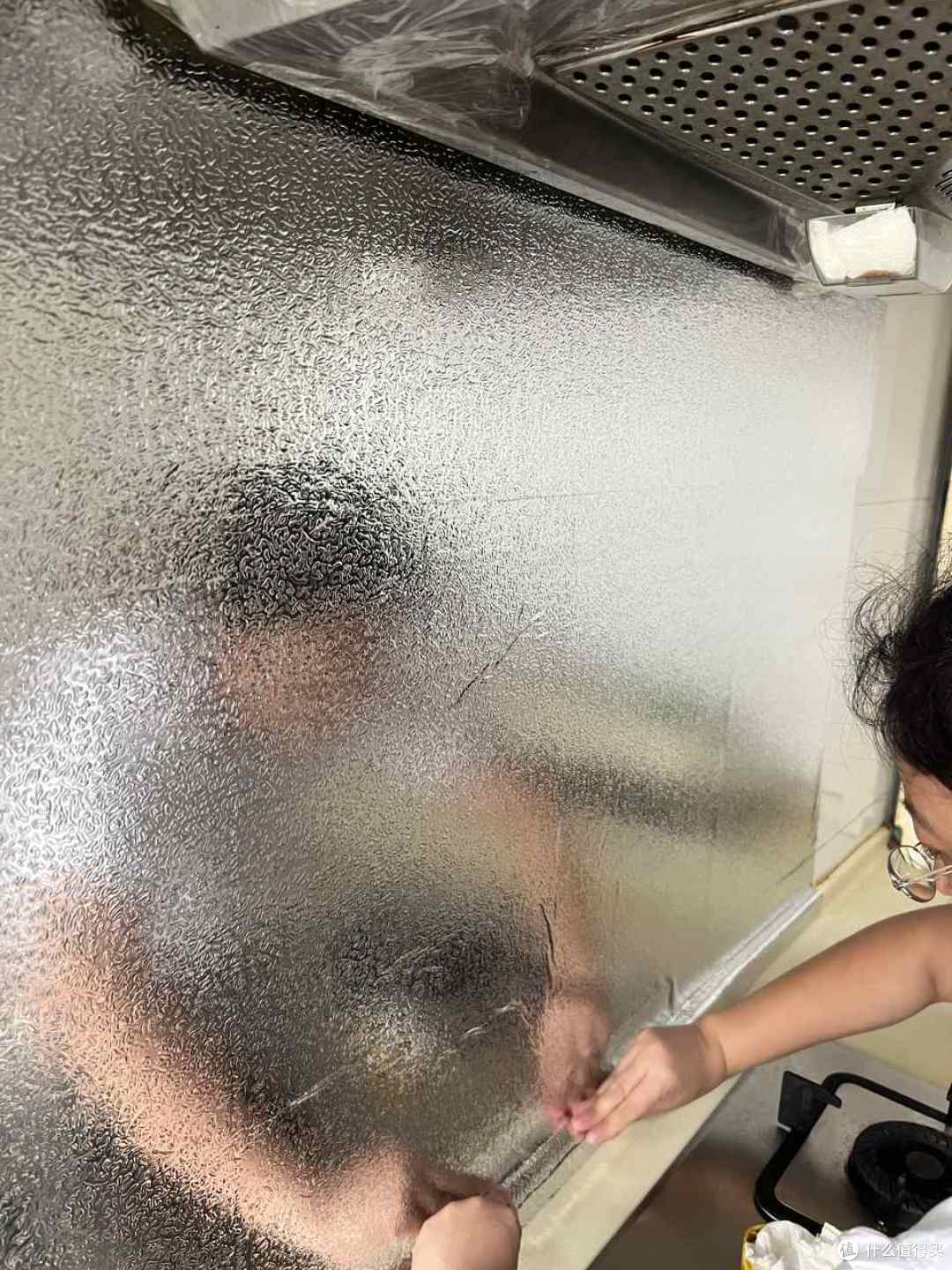 油烟机最难擦的3处,铝箔纸保鲜膜加厨房纸,先堵上