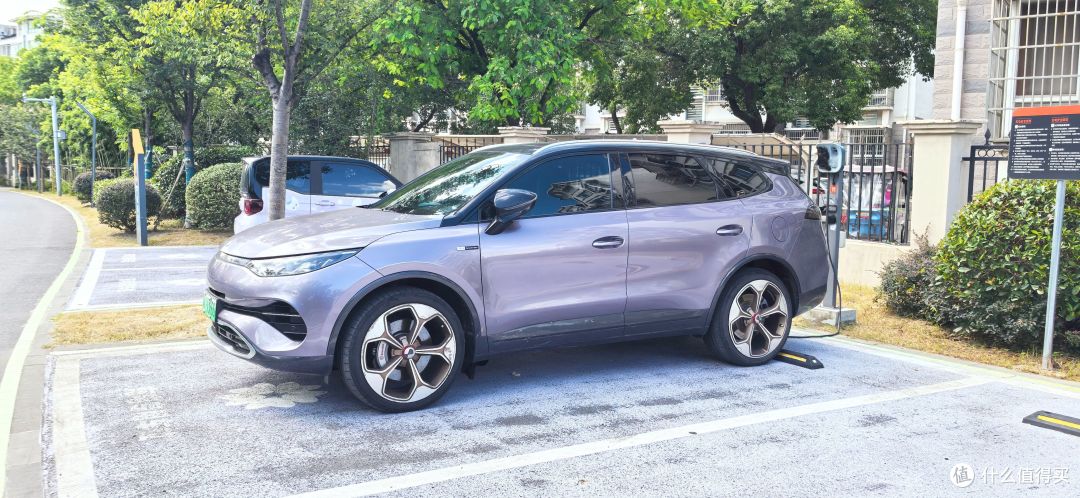 忍了几年原厂"马赛克",终于动手给爱车换了双4K记录仪-70迈E800