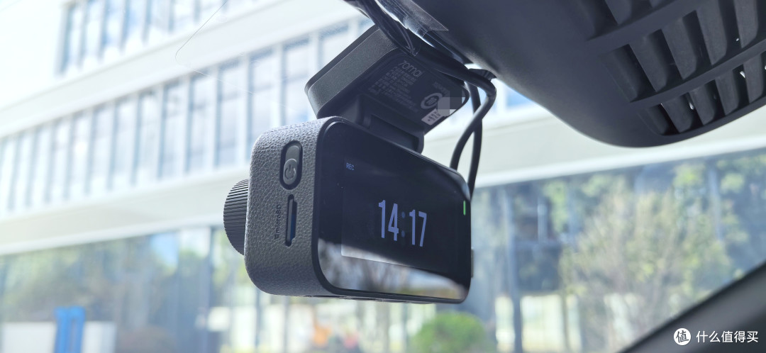 忍了几年原厂"马赛克",终于动手给爱车换了双4K记录仪-70迈E800