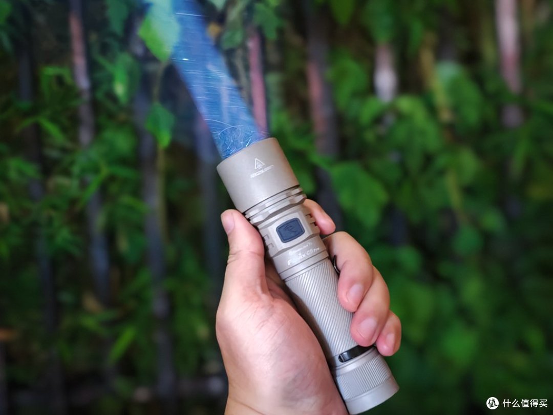 2000流明远射磁吸全能!菲尼克斯C5 Pro手电体验