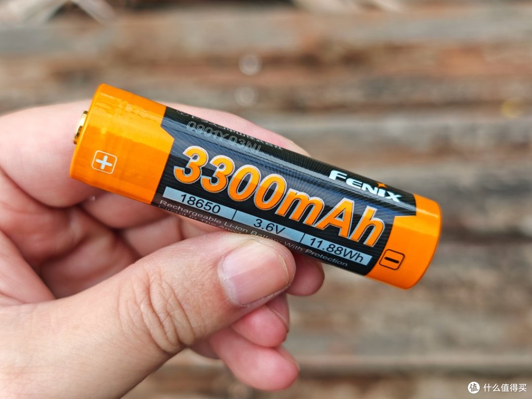 2000流明远射磁吸全能!菲尼克斯C5 Pro手电体验