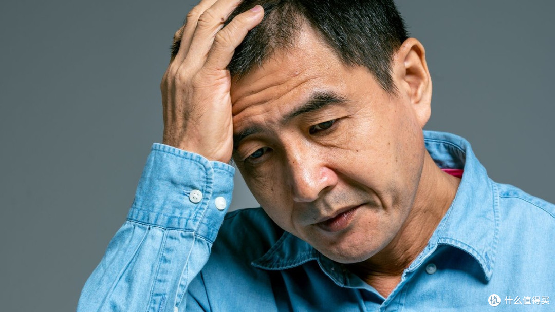 早上醒来腮帮子发酸、太阳穴发胀，是磨牙已经开始留下痕迹的信号