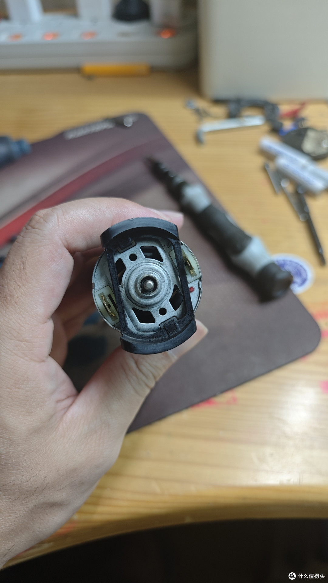 电机底部的固定件