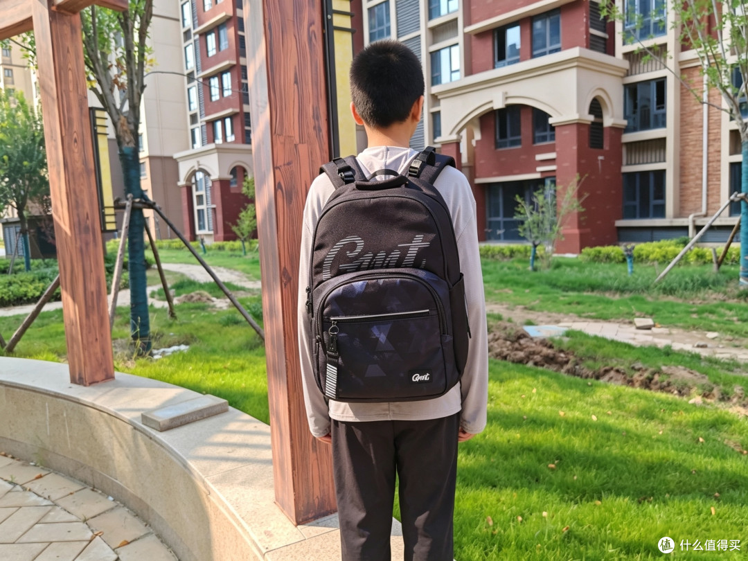 小升初换书包|GMT for Kids -Flow系列兼顾收纳与护脊,背着舒适,用着省心。