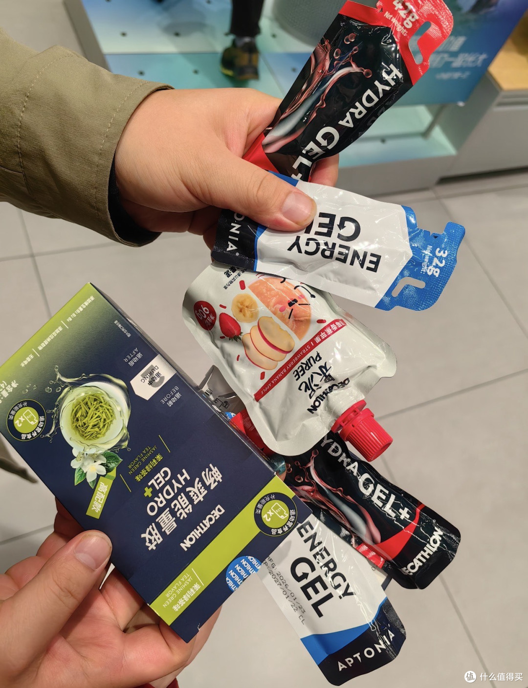 去迪卡侬买鞋,结果拎一兜零食回来:现在品牌咋都跟山姆杠上了?
