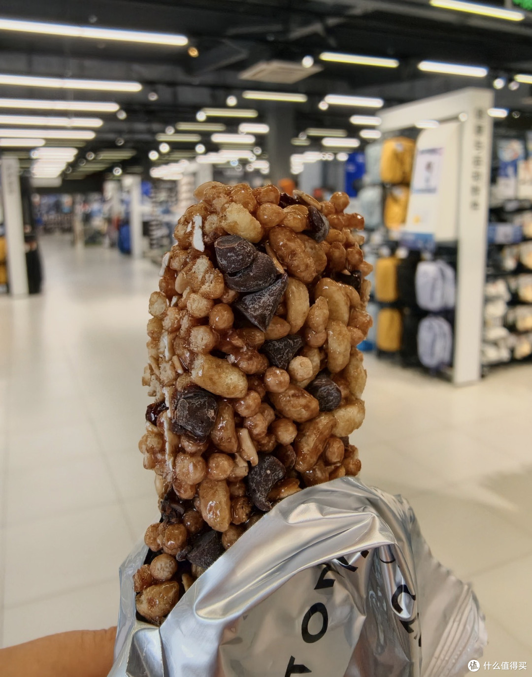 去迪卡侬买鞋,结果拎一兜零食回来:现在品牌咋都跟山姆杠上了?