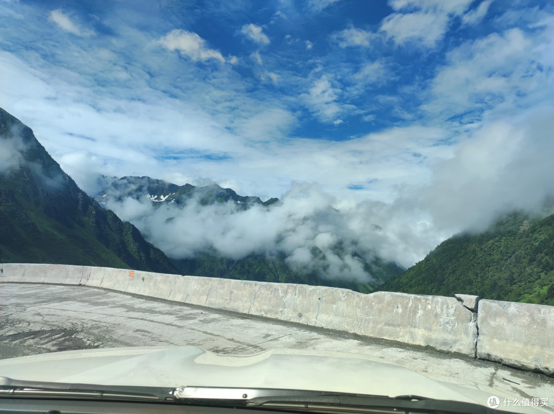 穿嘎隆拉隧道，我一头撞进了墨脱的盛夏