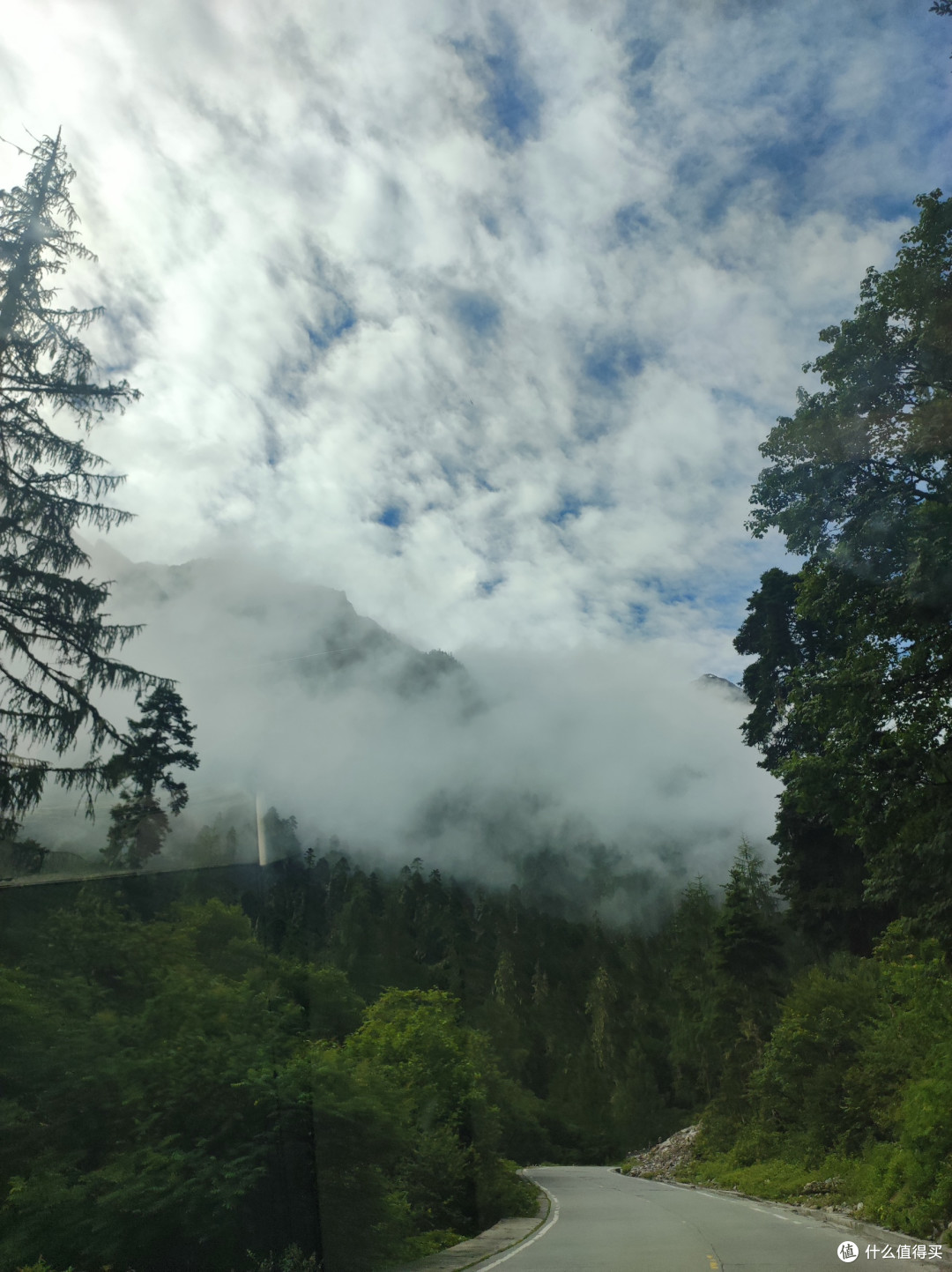 穿嘎隆拉隧道，我一头撞进了墨脱的盛夏