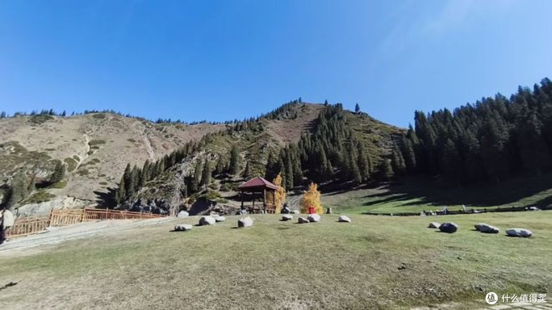 双节去天山大峡谷，自驾游去看天鹅湖