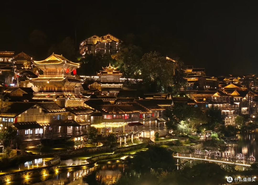 贵州乌江寨藏在山谷里的烟火古镇,夜景惊艳