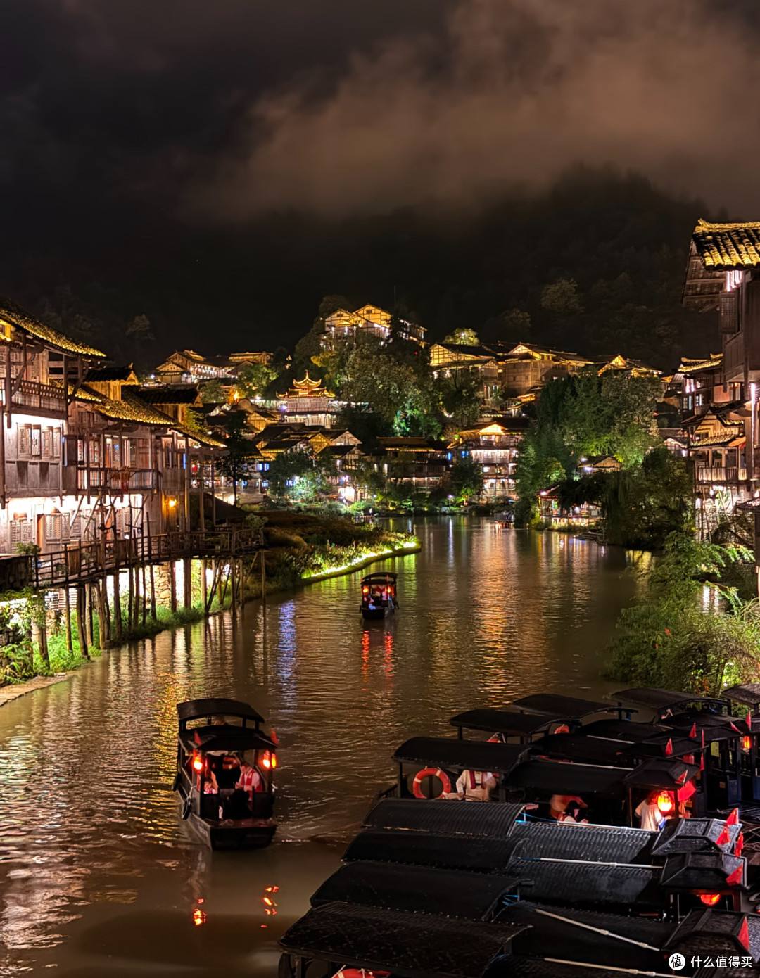 贵州乌江寨藏在山谷里的烟火古镇,夜景惊艳